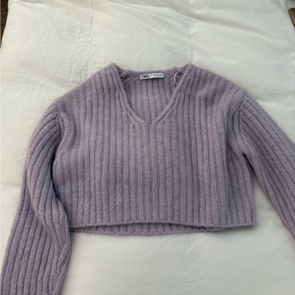 Zara Women's Lavender V-Neck Sweater